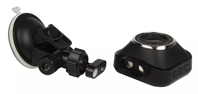 Niezawodny obserwator drogowy - rejestrator jazdy BLOW F700 z WiFi i Full HD